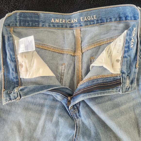 American Eagle Ripped Mom Jean regular size 2 - Picture 3 of 7